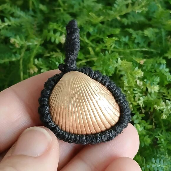 Macrame Shell Pendant, Seashell Jewelry, Gold Shell Pendant 1.75" - Picture 3 of 4